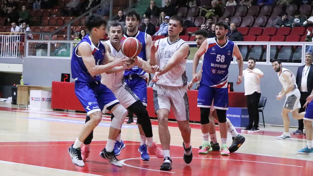 Çiftlikköy Belediye İbb Önünde Rahat Kazandı (2)