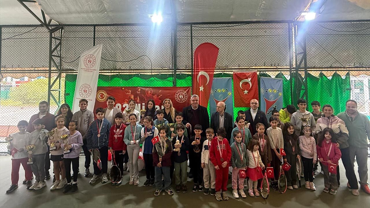 Minik Raketler, 23 Nisan İçin Korta Çıktı (4)