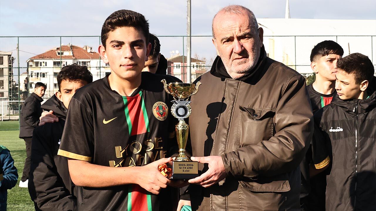 U 14’Lerde Şampiyonluk Kupası Çiftlikköy Belediyespor’un (3)