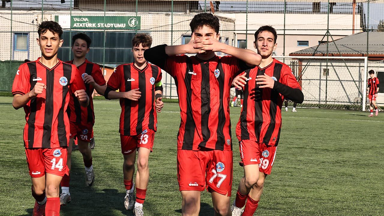 U 14’Lerde Şampiyonluk Kupası Çiftlikköy Belediyespor’un (7)