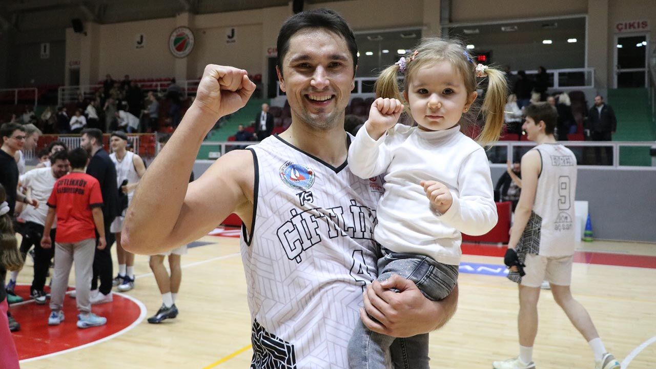 Yalova Ciftlikkoy Belediyespor Basketbol Takim Tb2L Normal Sezon Lider Galibiyet (3)