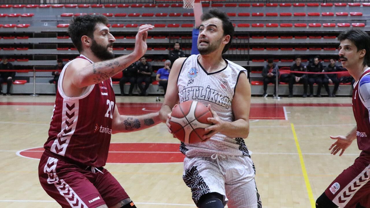 Yalova Ciftlikkoy Belediyespor Basketbol Takim Tb2L Normal Sezon Lider Galibiyet (4)