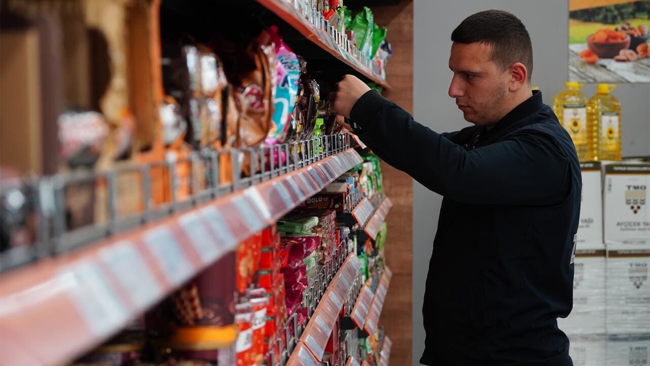 Armutlu Zabıtası Marketleri Didik Didik Etti (2)