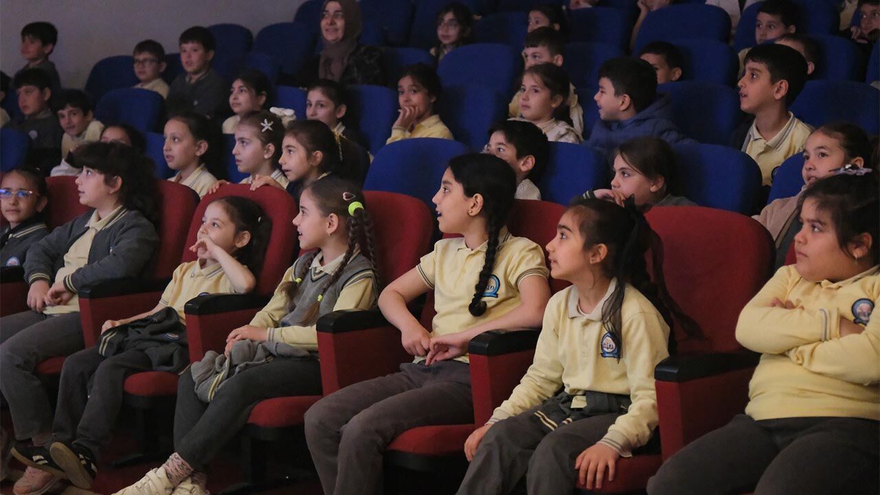 Çiftlikköylü Öğrenciler Çocuk Tiyatrosu Şöleniyle Eğlendi (1)