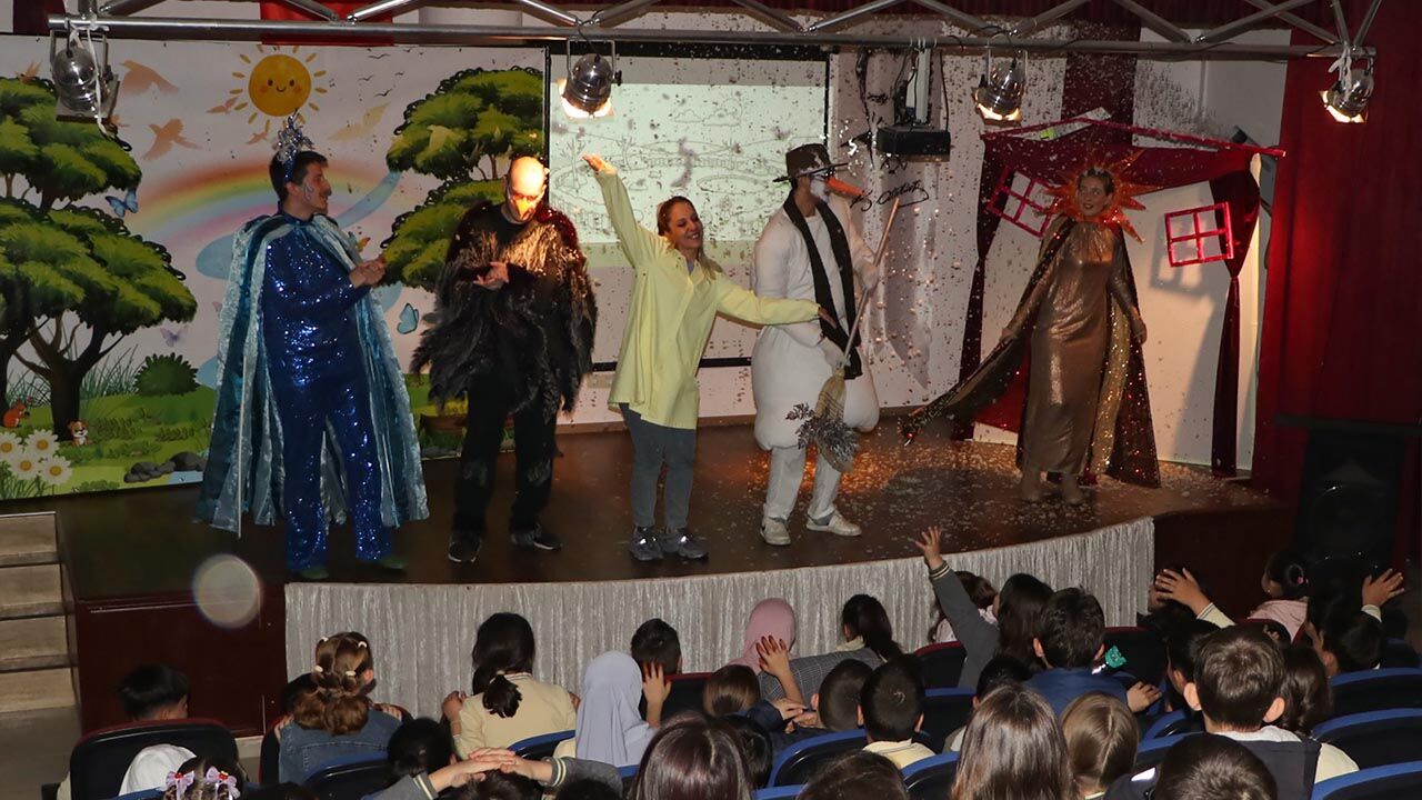 Çiftlikköylü Öğrenciler Çocuk Tiyatrosu Şöleniyle Eğlendi (2)