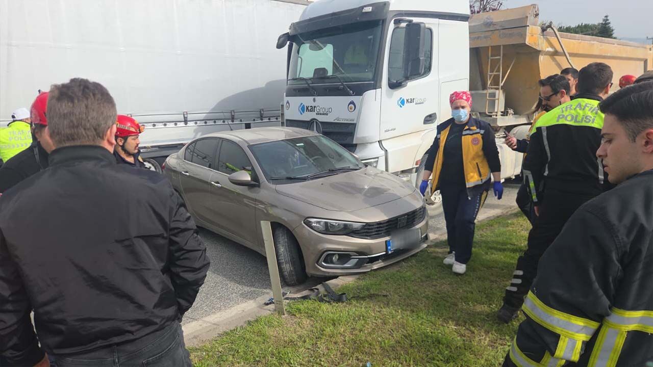 Dev Kamyon Duramadı Otomobili Önüne Katıp Sürükledi (4)