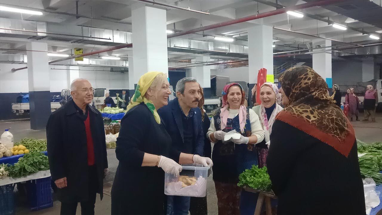 İyi̇ Partili Kadınlardan Pazarda Pişi İkramı (5)