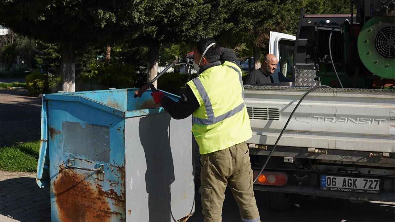 Kadıköy’de Konteynerlere Titiz Dokunuş (3)