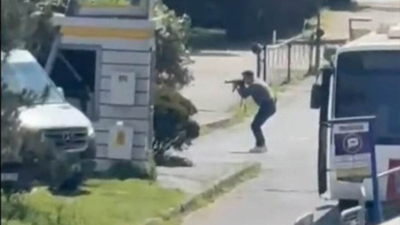 İsrail Konsolosluğu Önündeki Çatışma Ve Saldırganın Etkisiz Hale Getirildiği Anlar Kamerada Haber (1)