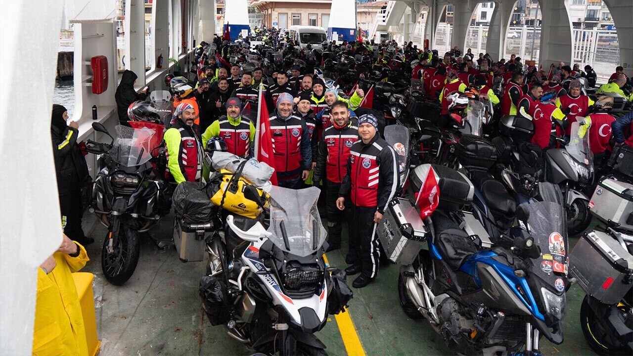 Al Bayrak Gölgesinde, Egzoz Sesleri Vefa Için Yükseldi (7)