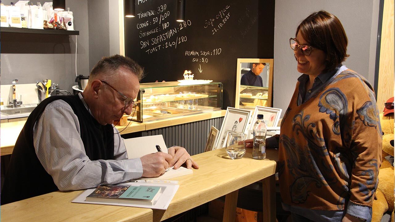 Yalova Eski Vali Akademisyen Yeni Kitap Z Kusak Imza Gun (2)