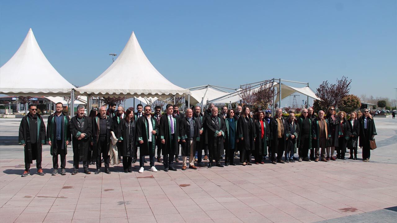 Yalova Baro Baskanlik Avukatlar Gun Meydan Kutlama Celenk Aciklama (2)