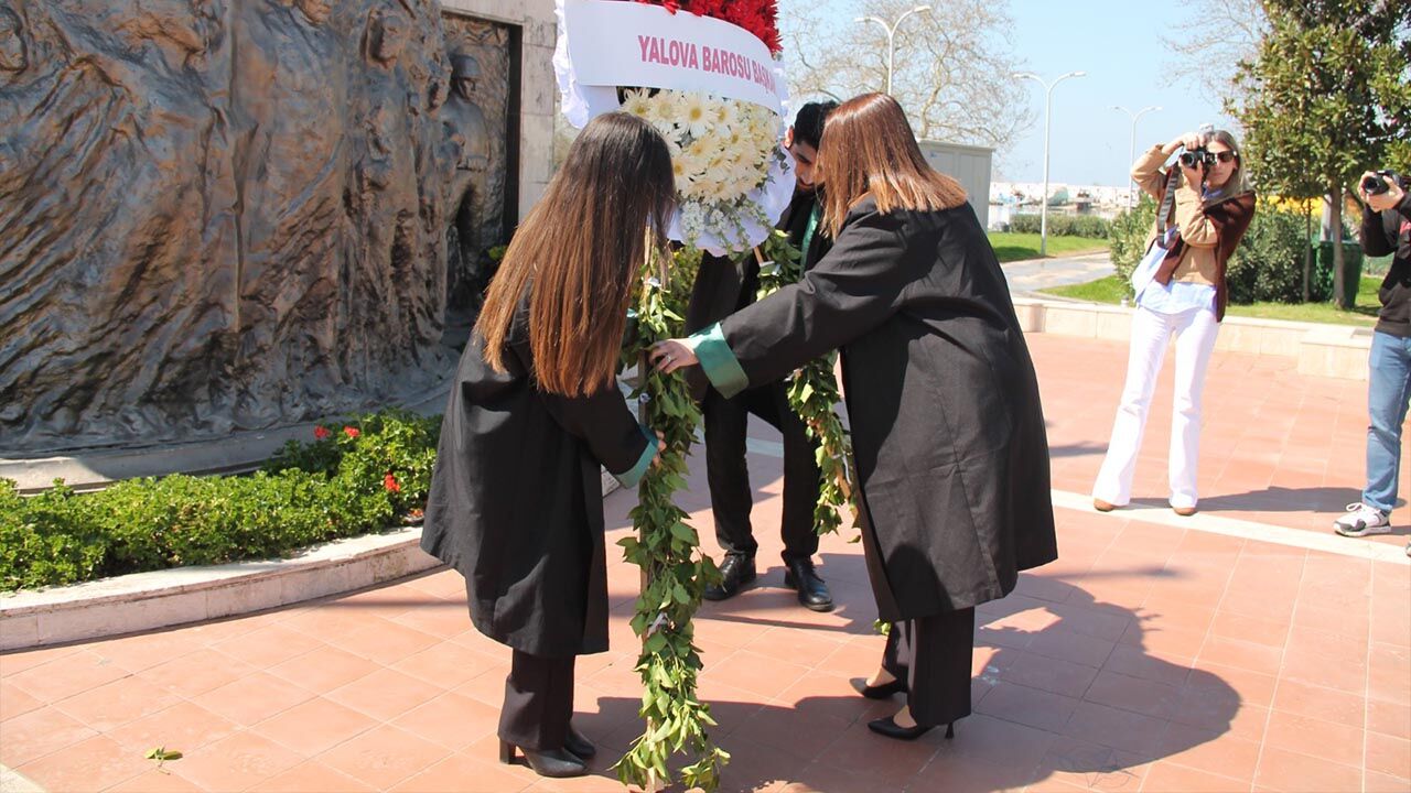 Yalova Baro Baskanlik Avukatlar Gun Meydan Kutlama Celenk Aciklama (3)