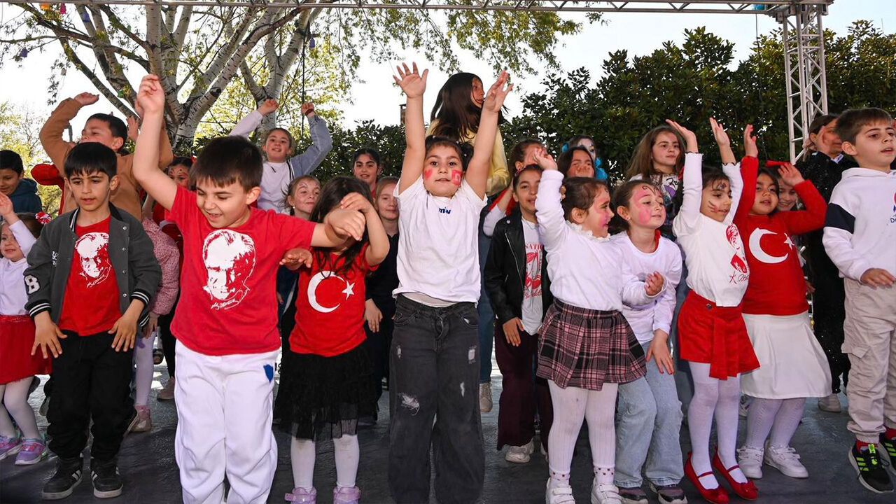 Yalova Belediye 23 Nisan Cocuk Bayram Etkinlikler Palyaco Eglence (6)