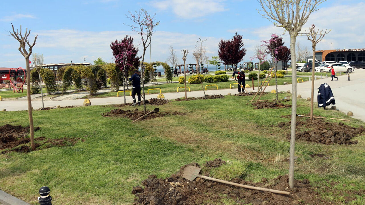 Yalova Belediye 23 Nisan Kahramanmaras Okul Saldiri Kurban Ogretmen Ogrenci Fidan Ad Yasatma (5)