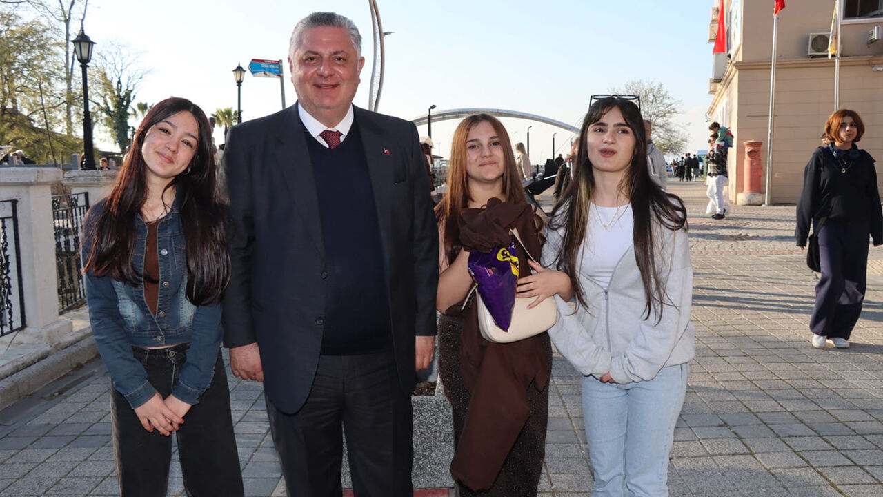 Yalova Belediye Baskan 23 Nisan Cocuk Bayram Aileler Gencler Bulusma (4)