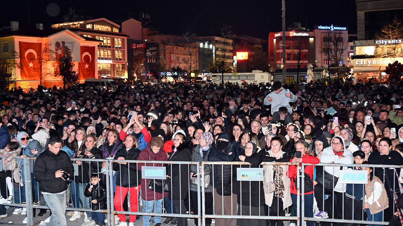 Yalova Belediye Dunya Romanlar Gunu Kutlama Kobra Murat (6)