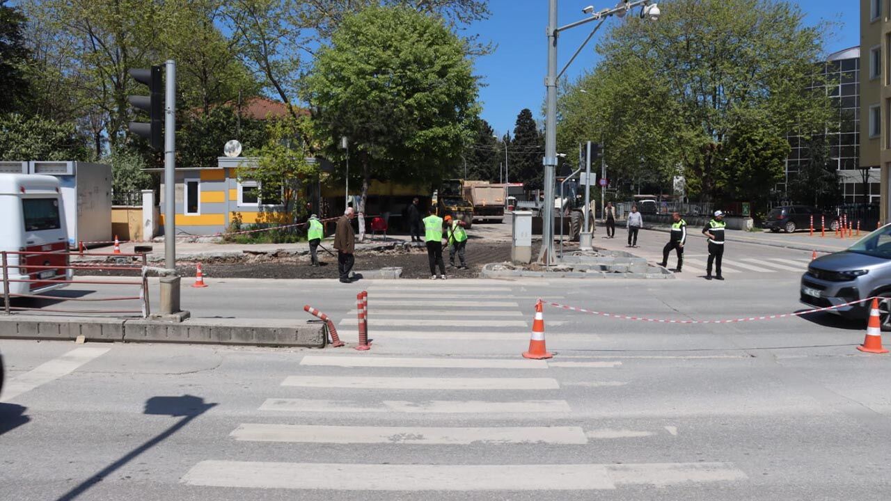 Yalova Belediye Ekipler Stadyum Sehit Omer Faydali Caddesi Trafik Calisma (3)