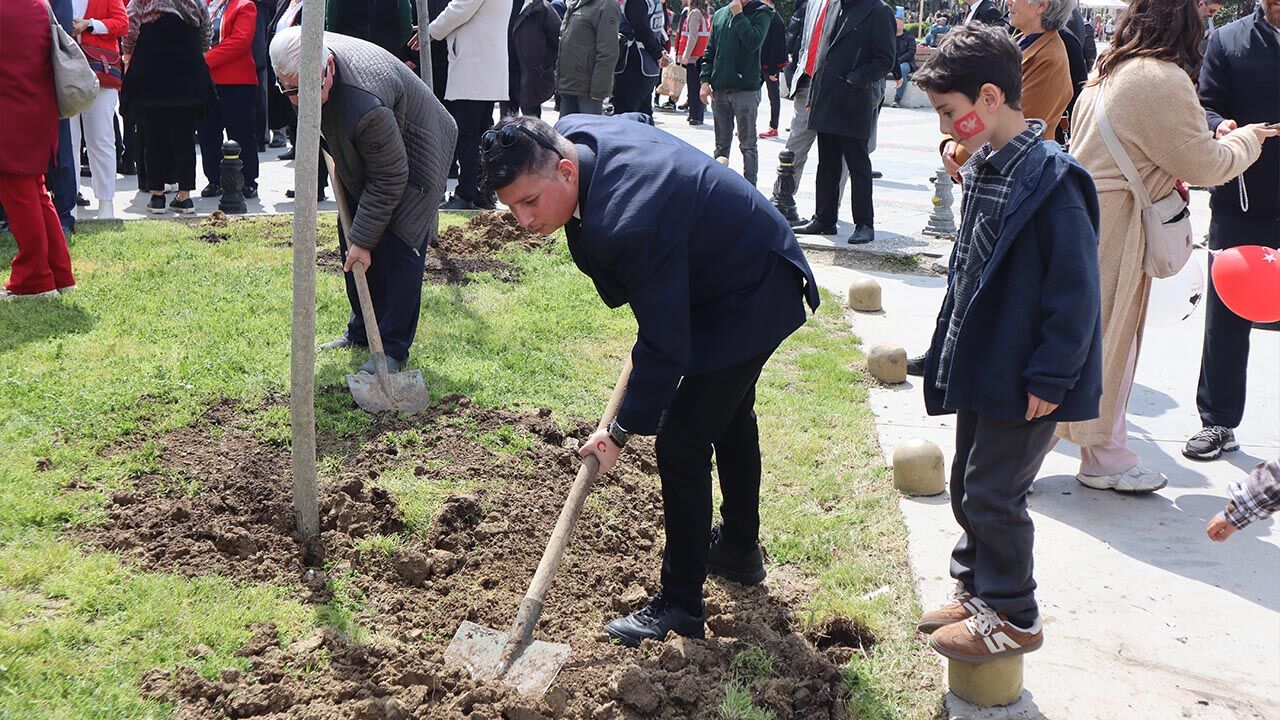 Yalova Chp Il Baskanlik 23 Nisan Cocuk Bayram Kutlama Toren Program (11)