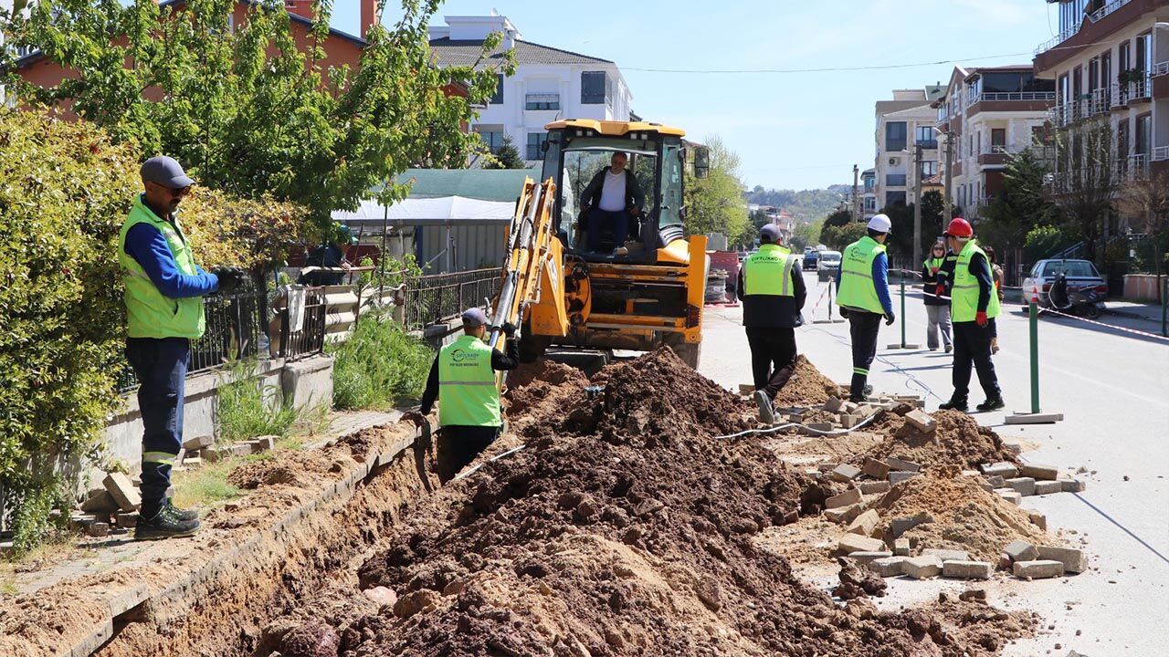 Yalova Ciftlikkoy Belediye Barbaros Bulvar Led Aydinlatma Calisma (2)