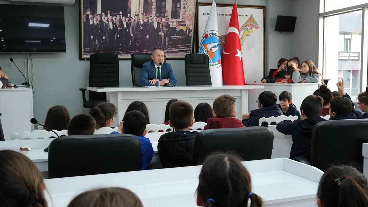 Yalova Ciftlikkoy Belediye Baskan Yardimci Ted Koleji Ogrenciler Misafir (1)