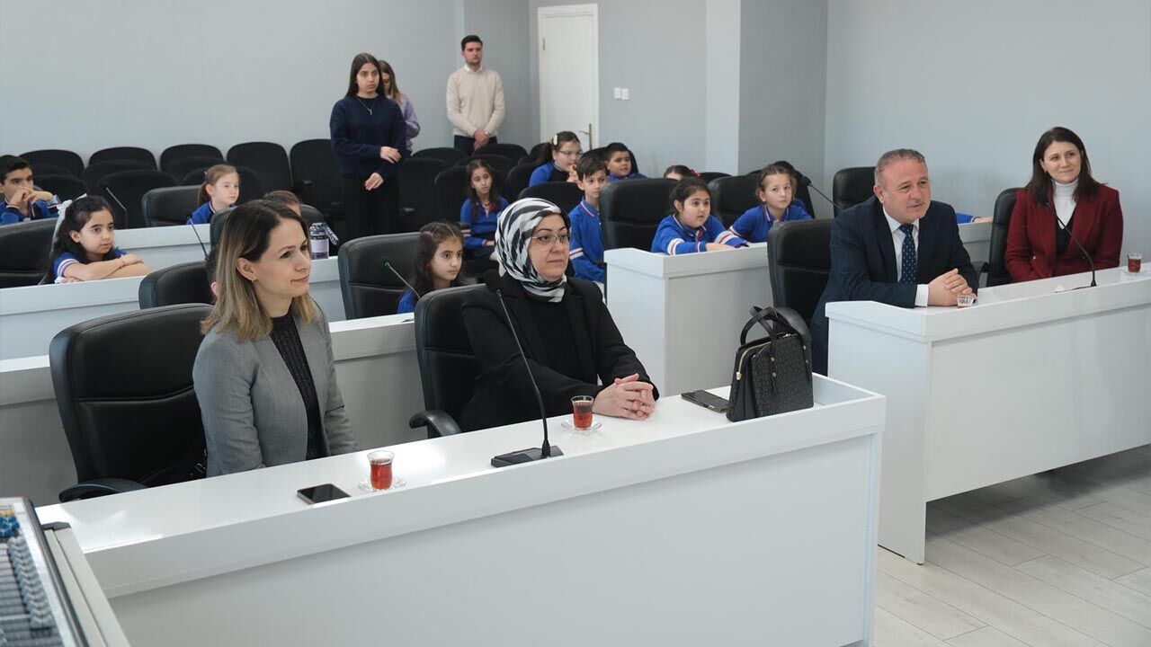 Yalova Ciftlikkoy Belediye Baskan Yerel Yonetimler Minik Ogrenciler Misafir (3)