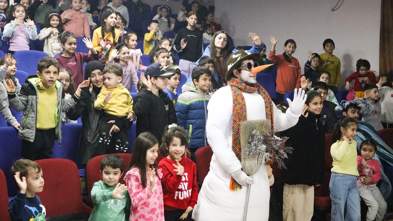 Yalova Ciftlikkoy Belediyesi Galeta Cocuk Tiaytrosu Kardan Adam Oyun (1)