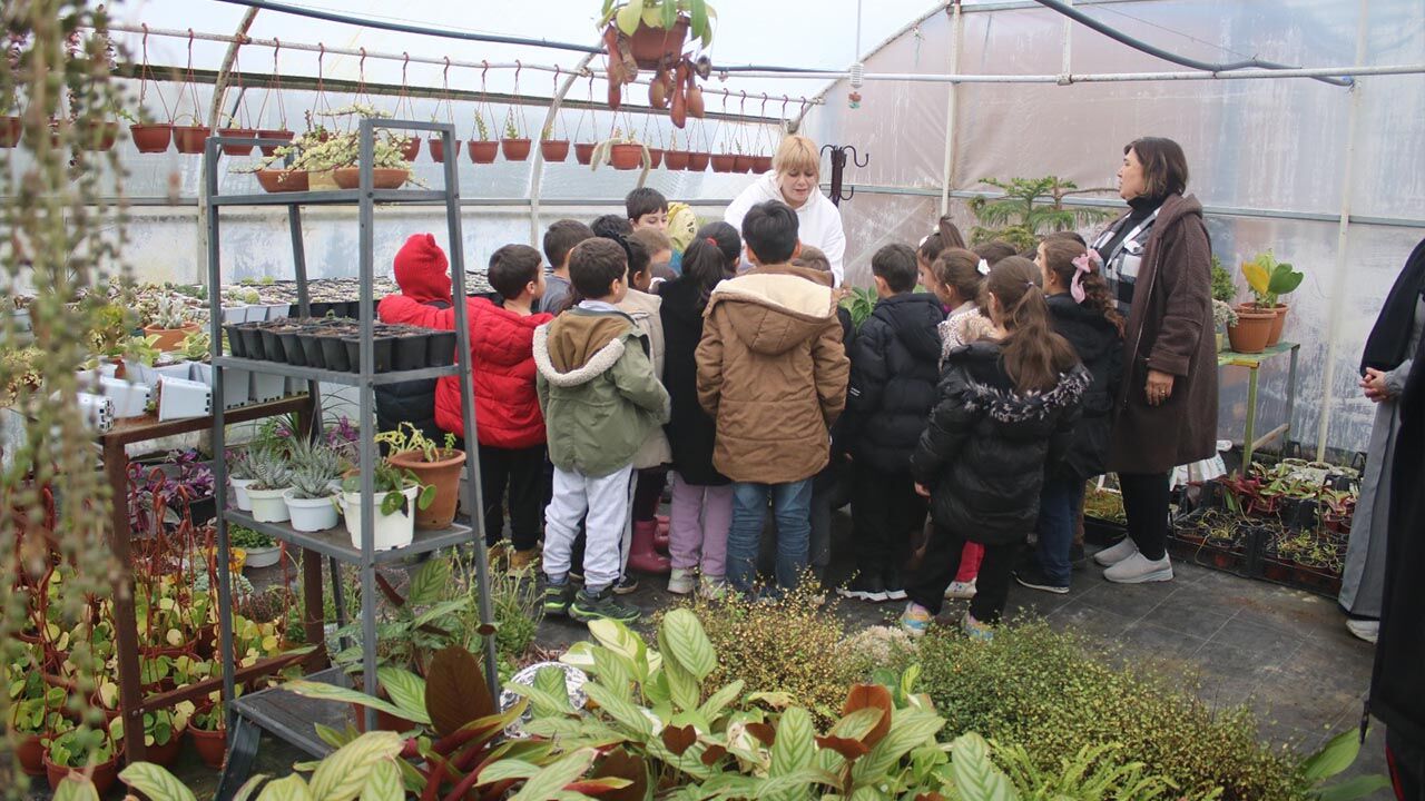 Yalova Ciftlikkoy Ilkokul Arkadasim Toprak Proje Sera Ziyaret (2)