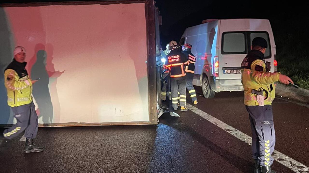 Yalova Ciftlikkoy Kilickoy Laladere Otoyol Kamyon Trafik Kaza Itfaiye Kurtarma (3)