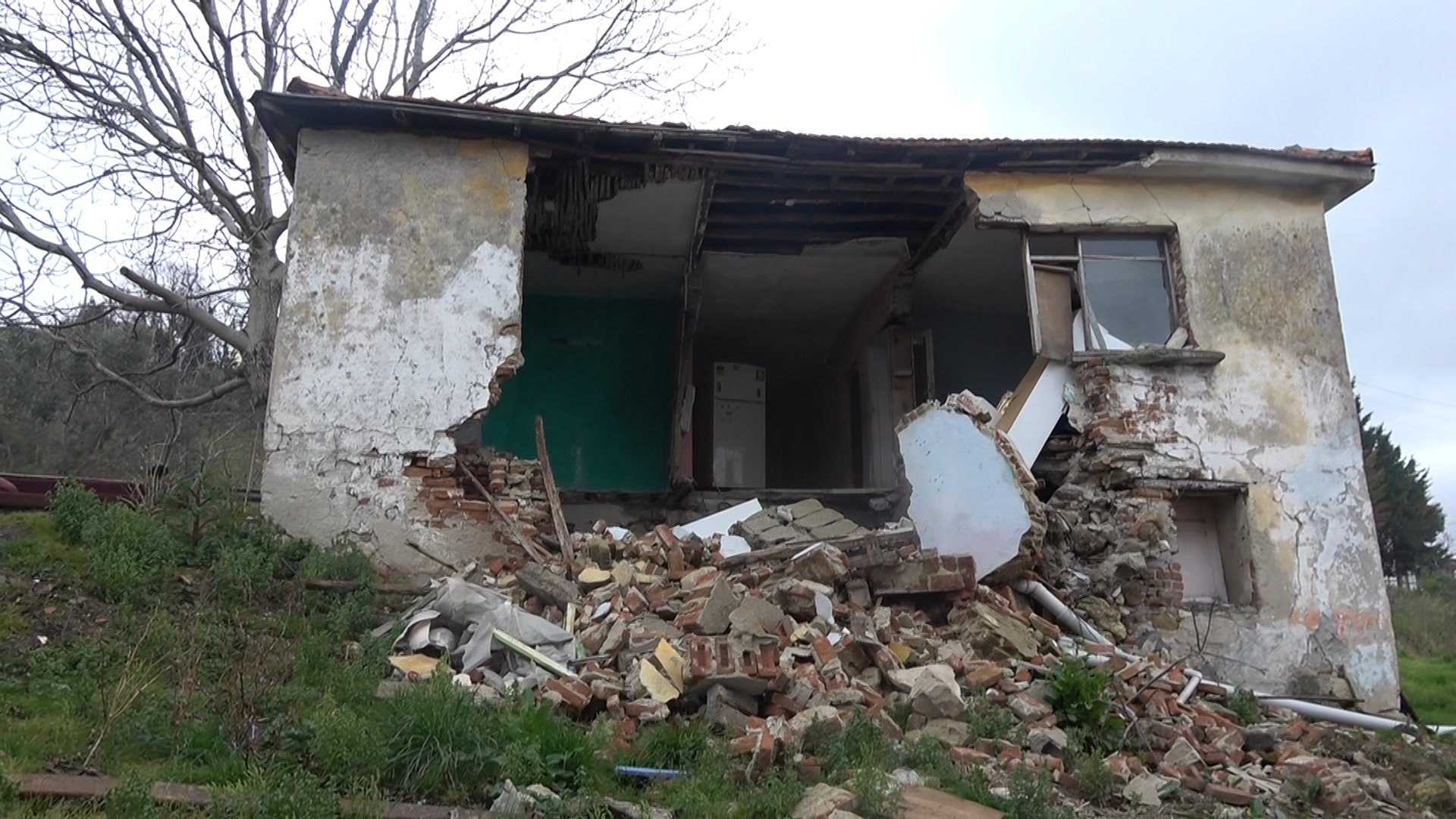 Yalova Cinarcik Insaat Magduriyet Vatandas Evsiz Kalma (2)