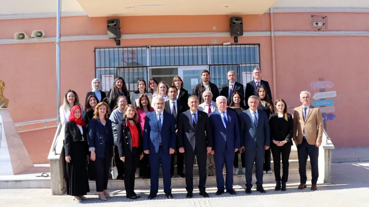 Yalova Ilkokul Yeni Hafta Istiklal Marsi Bayrak Toren (4)