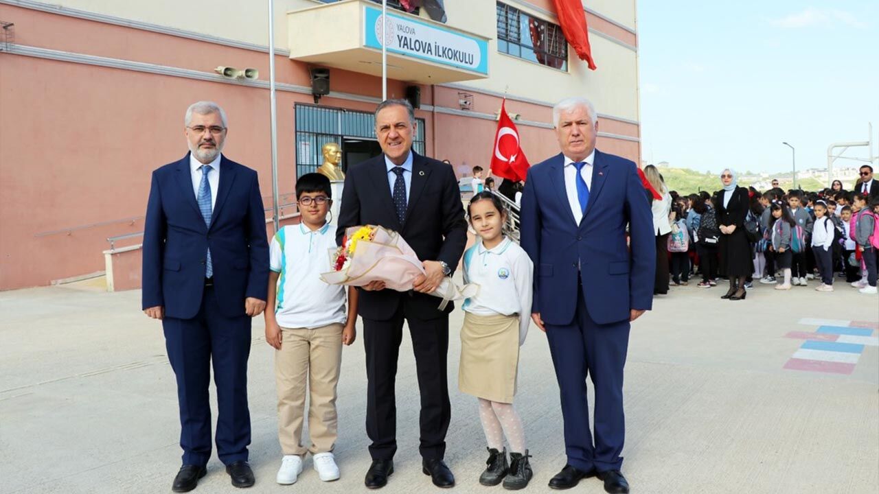 Yalova Ilkokul Yeni Hafta Istiklal Marsi Bayrak Toren (6)