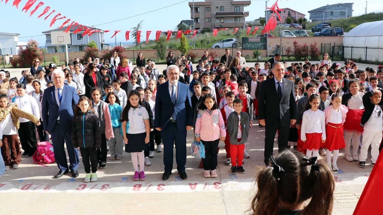 Yalova Ilkokul Yeni Hafta Istiklal Marsi Bayrak Toren (7)