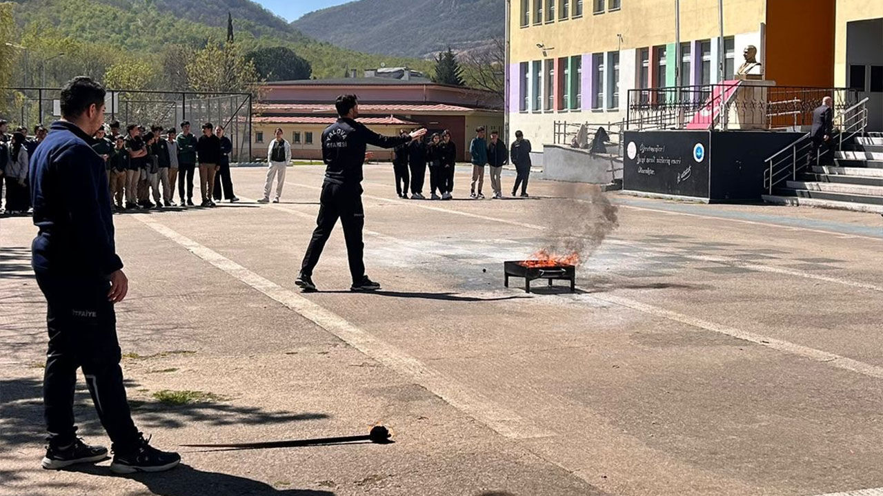 Yalova İtfaiyesi’nden Geleceğin Nesillerine Yangın Eğitimi (2)