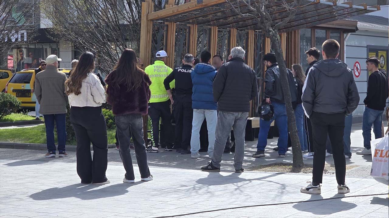 Yalova Meydanı Karıştı Gizli Çekim Yaptı, Kurtulamadı (4)