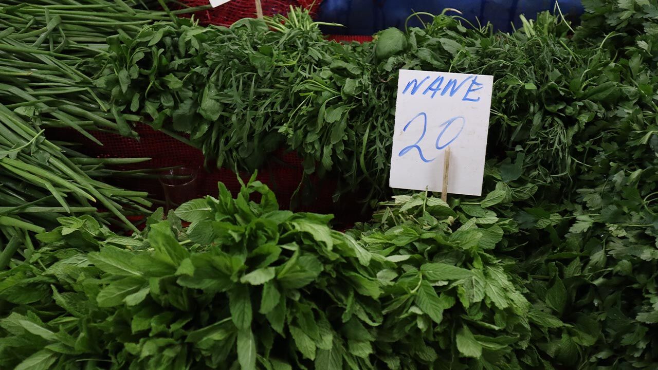 Yalova Semt Pazarı’nda Bahar Etiketi (1)