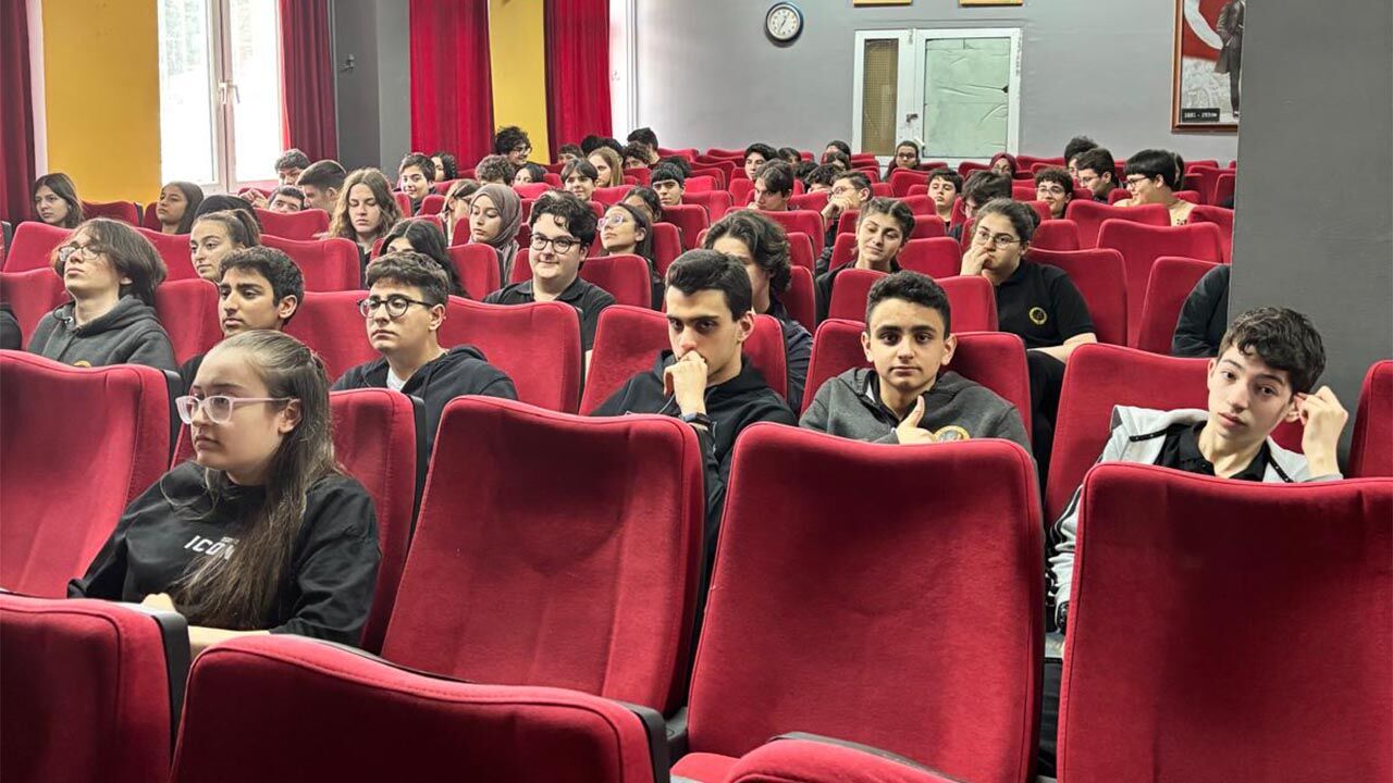 Yalova Termal Fen Lise Yazar Hatice Uzgul Roman Soylesi Ogreniler (1)