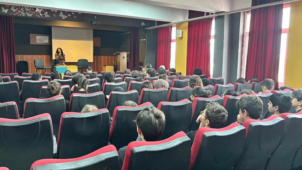 Yalova Termal Fen Lise Yazar Hatice Uzgul Roman Soylesi Ogreniler (2)