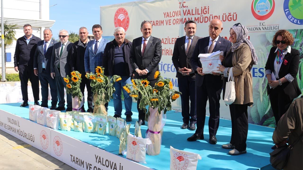 Yalova’da 100’Ü Aşkin Üreti̇ci̇ye Fasulye Ve Ayçi̇çeği̇ Dağitildi (3)