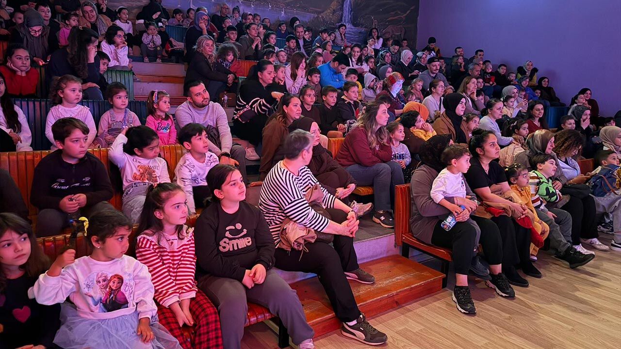 Yalova'da Çocuk Ti̇yatrolari Her Hafta Mi̇ni̇klerle Buluşuyor Haber (5)