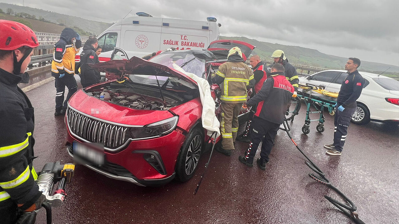 Yalova’da Tır Otomobille Çarpıştı 4 Yaralı (4)