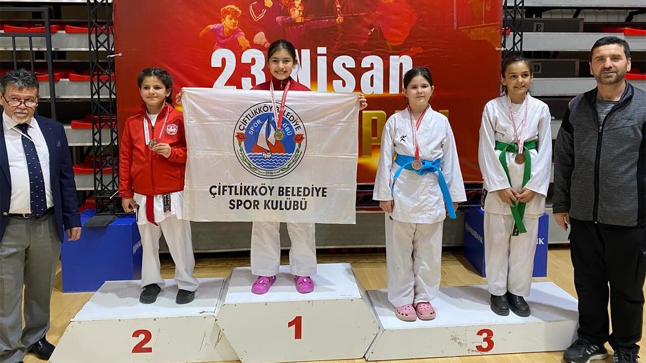 23 Nisan Karate Şampiyonası’nda Çiftlikköy Rüzgarı (1)