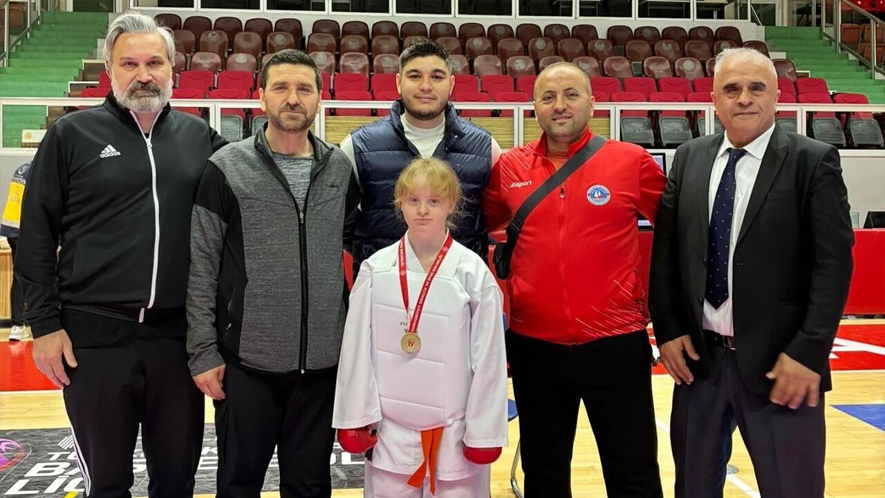 23 Nisan Karate Şampiyonası’nda Çiftlikköy Rüzgarı (6)