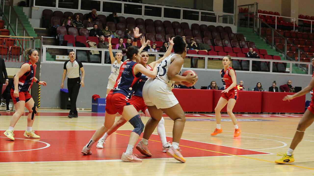 Bizim Kızlar Yine Mağlup (1)