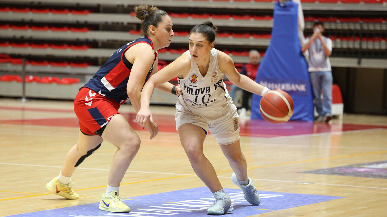 Bizim Kızlar Yine Mağlup (2)