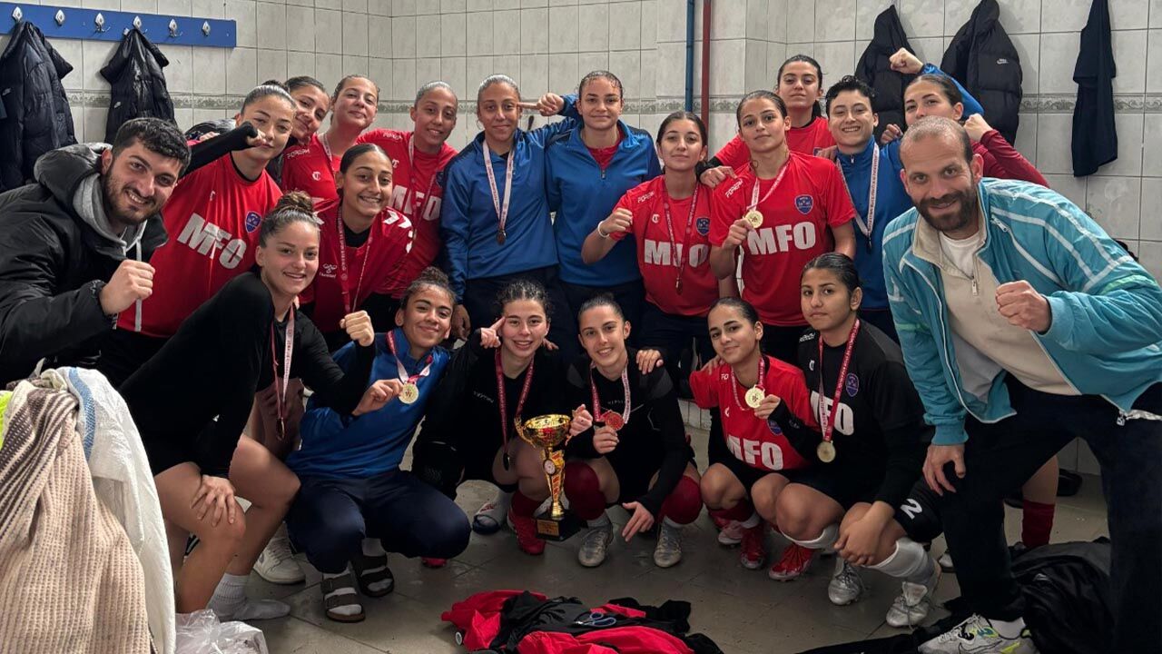 Şampiyon Kızlar Zaferin Tadını Çıkardı Haber (2)