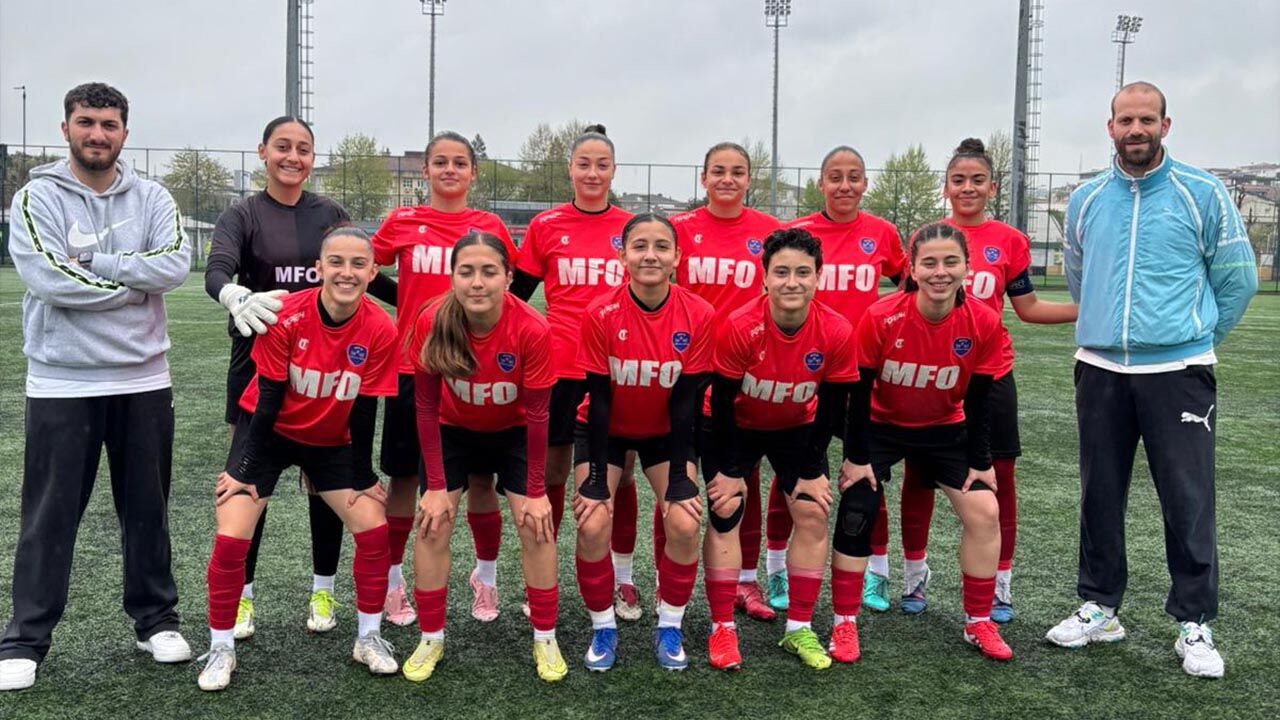 Şampiyon Kızlar Zaferin Tadını Çıkardı Haber (3)