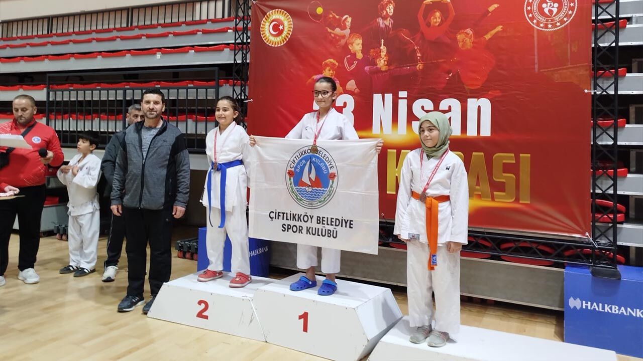 Taşköprülü Karatecilerden Tam 14 Madalya (10)