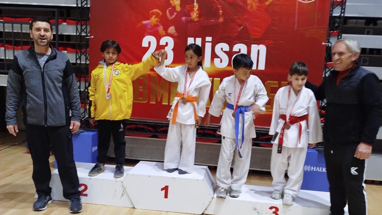 Taşköprülü Karatecilerden Tam 14 Madalya (6)