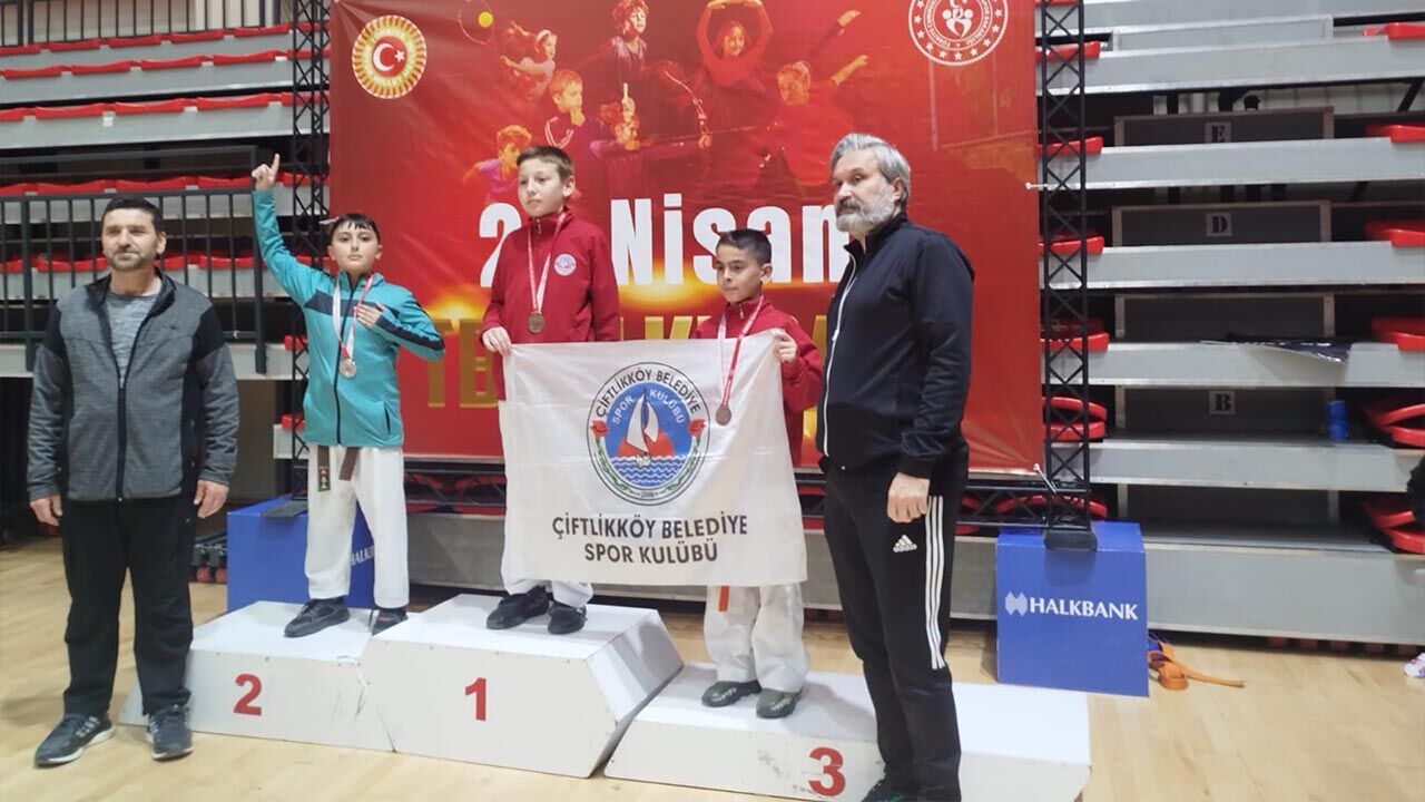 Taşköprülü Karatecilerden Tam 14 Madalya (9)